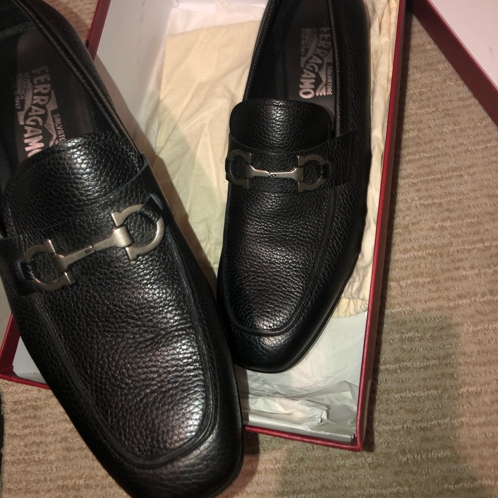 MENS SIZE 9 SALVATORE FERRAGAMO DRESS SHOES!